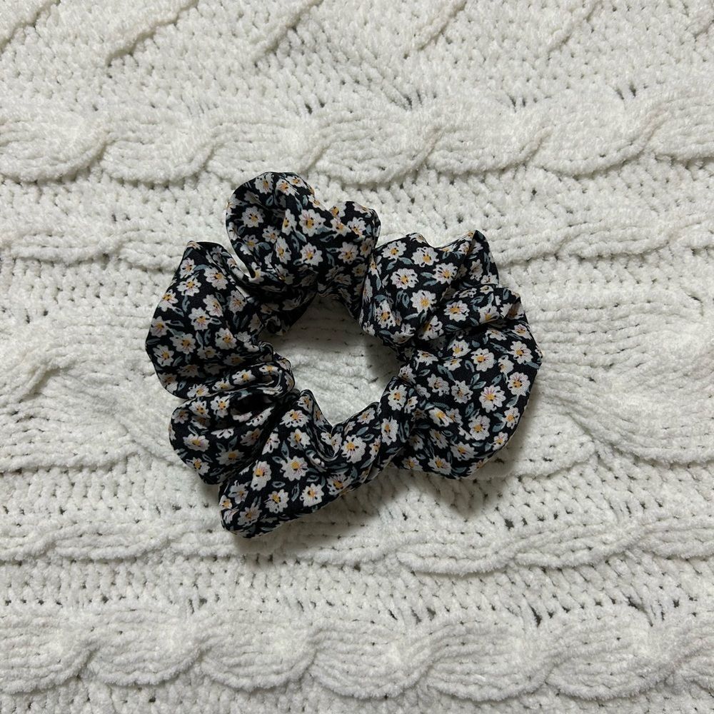 3 Piece Scrunchie Bundle - Picture 4 of 5